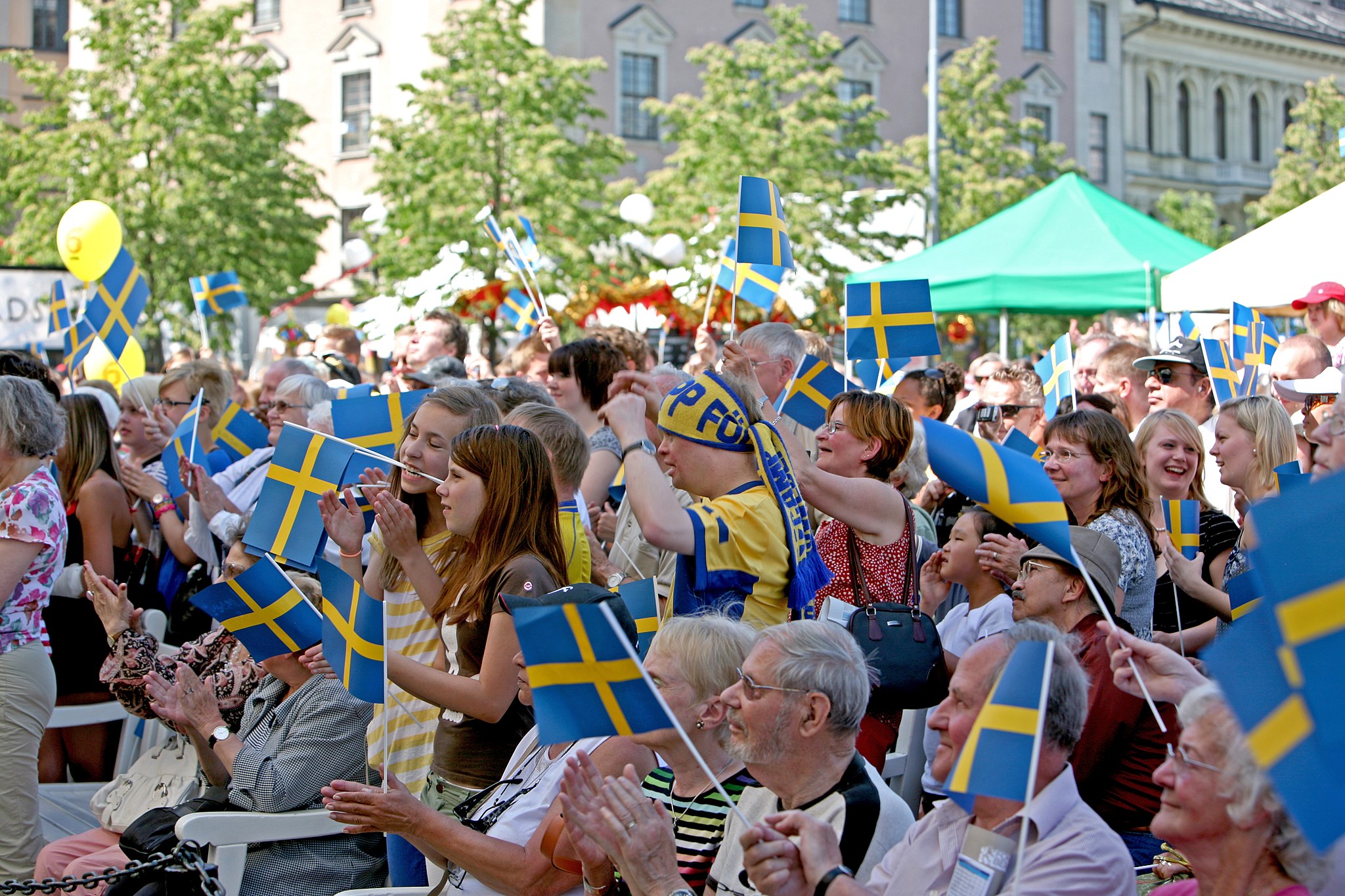 2048px-Kungstradg_rden_(2560839047).jpg