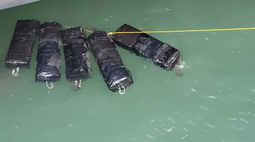 Bags-with-cocaine-floating.png