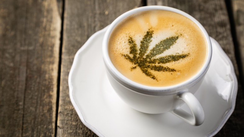 iStock_a_namenko-1144957447_Cannabiskaffee.jpg