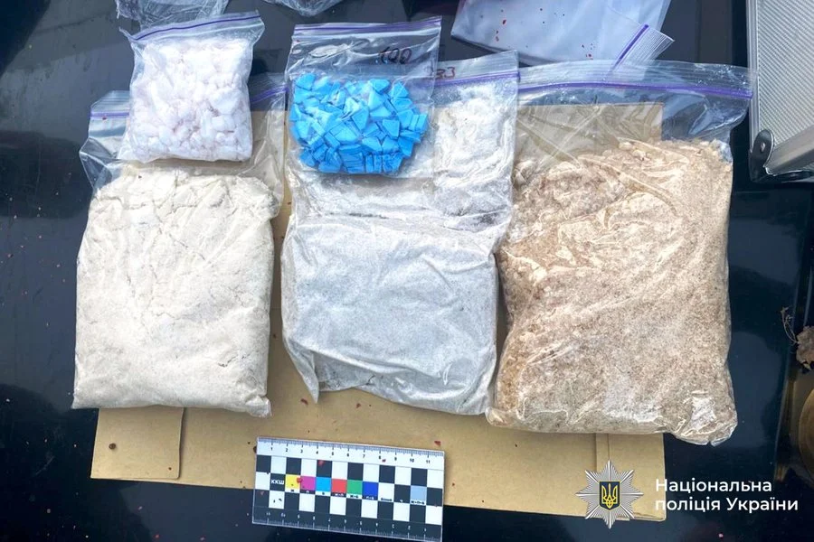 Кило наркотиков в Виннице мефедрон, амфетамин и PVP-соль, ecstasy MDMA у жителя Кривого Рога.png