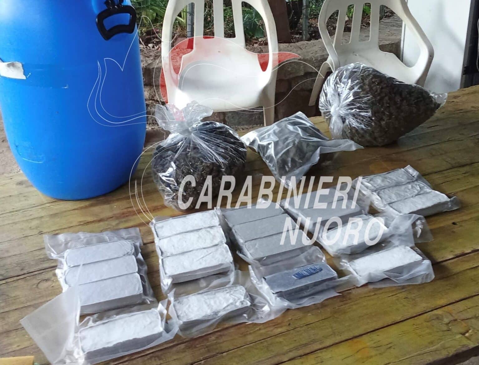 Maxi-operazione-antidroga-a-Gavoi-scoperta-piantagione-sotterranea-di-marijuana-in-un-bunker-t...jpg
