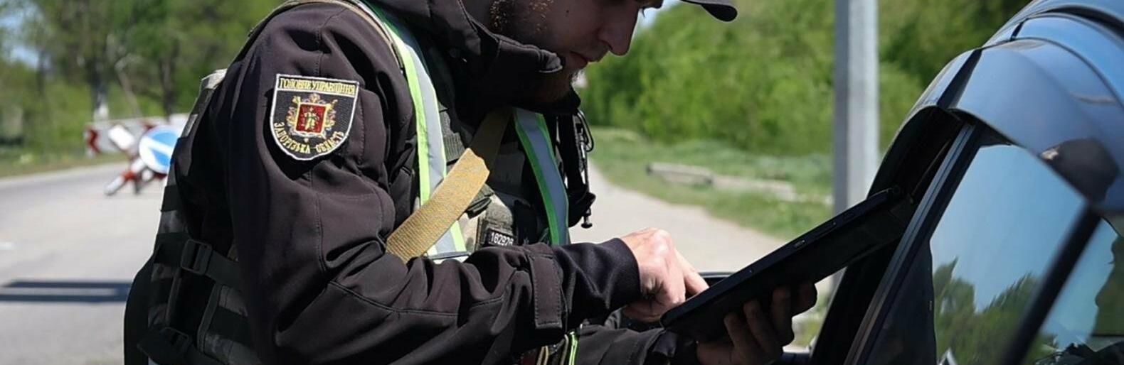 На блокпостах Запорожской области с начала года обнаружили более 9 тысяч разыскиваемых лиц и б...jpg