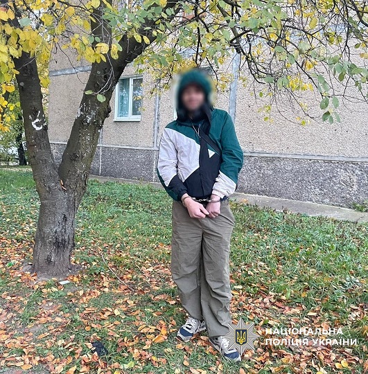 Полиция задержала калушанина, продававшего наркотики и гранату.jpg