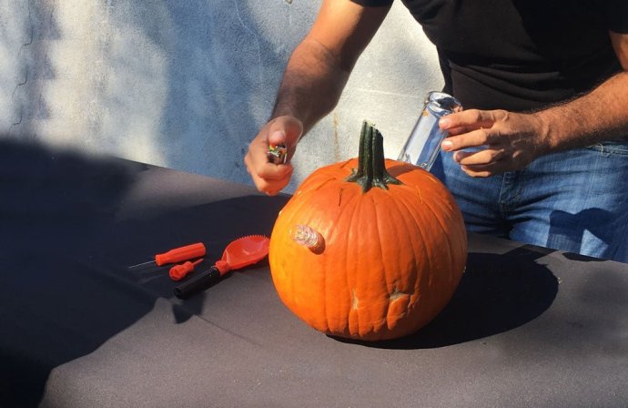 pumpkin-bong-finished-product-2.thumb.jpg.76c7f66ce19e3aae707d47e8afbce324.jpg