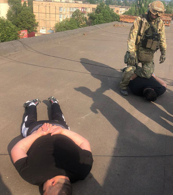 Screenshot 2023-05-28 at 10-21-48 У Кривому Розі затримали рекетирів на чолі з кримінальним «а...png