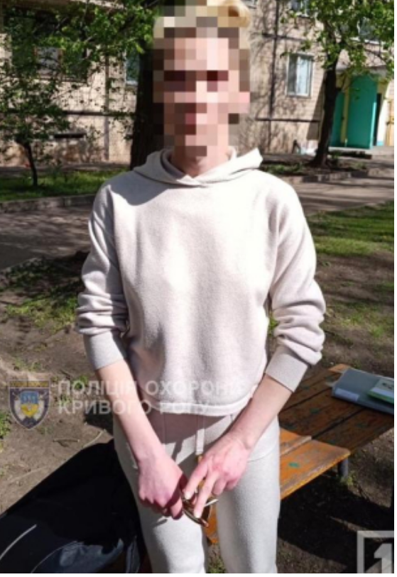 Screenshot 2024-04-13 at 10-32-00 Попалася на дитмайданчику у Кривому Розі затримали жінку з н...png