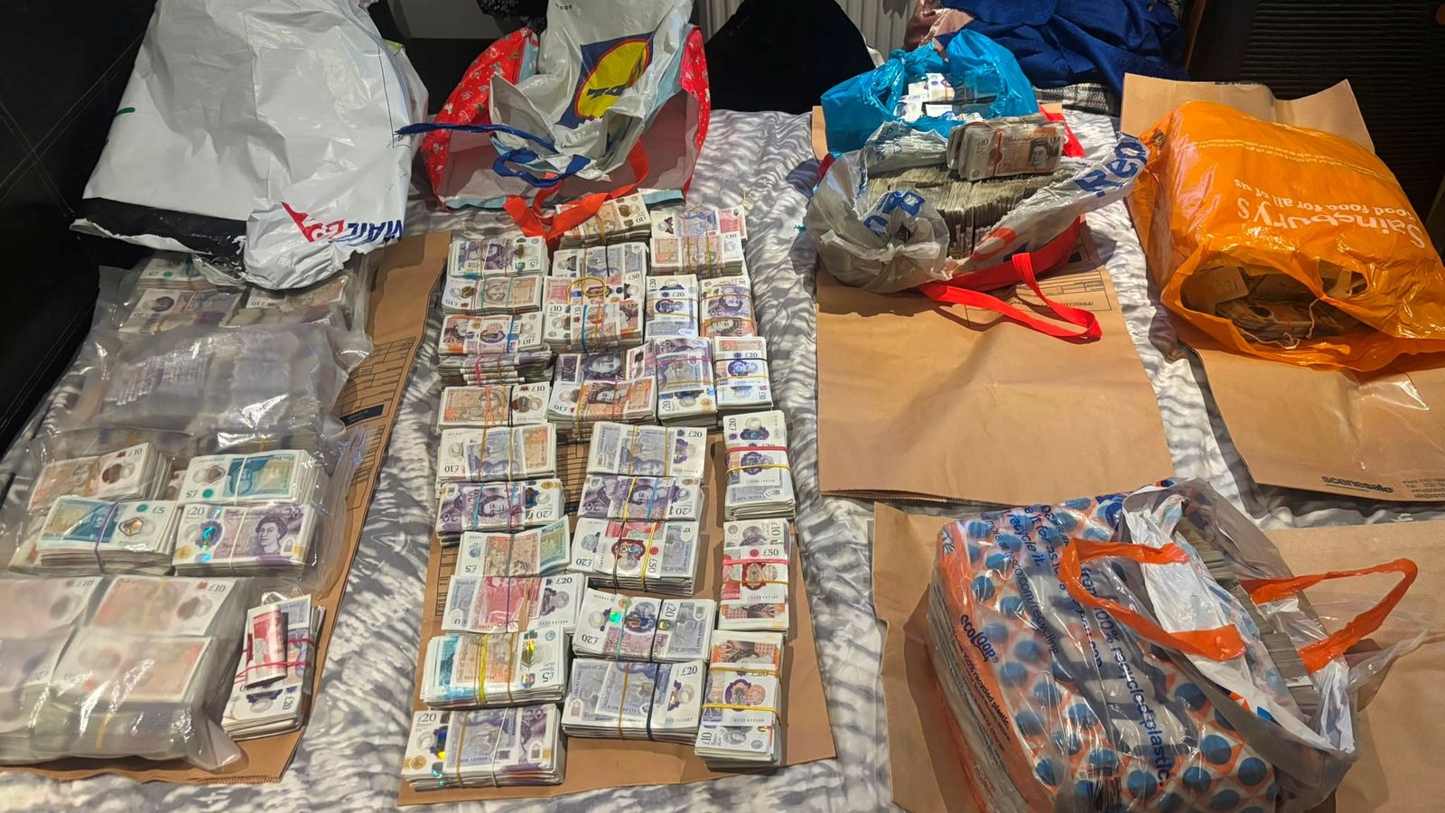 skynews-met-police-catford_7310731.jpg