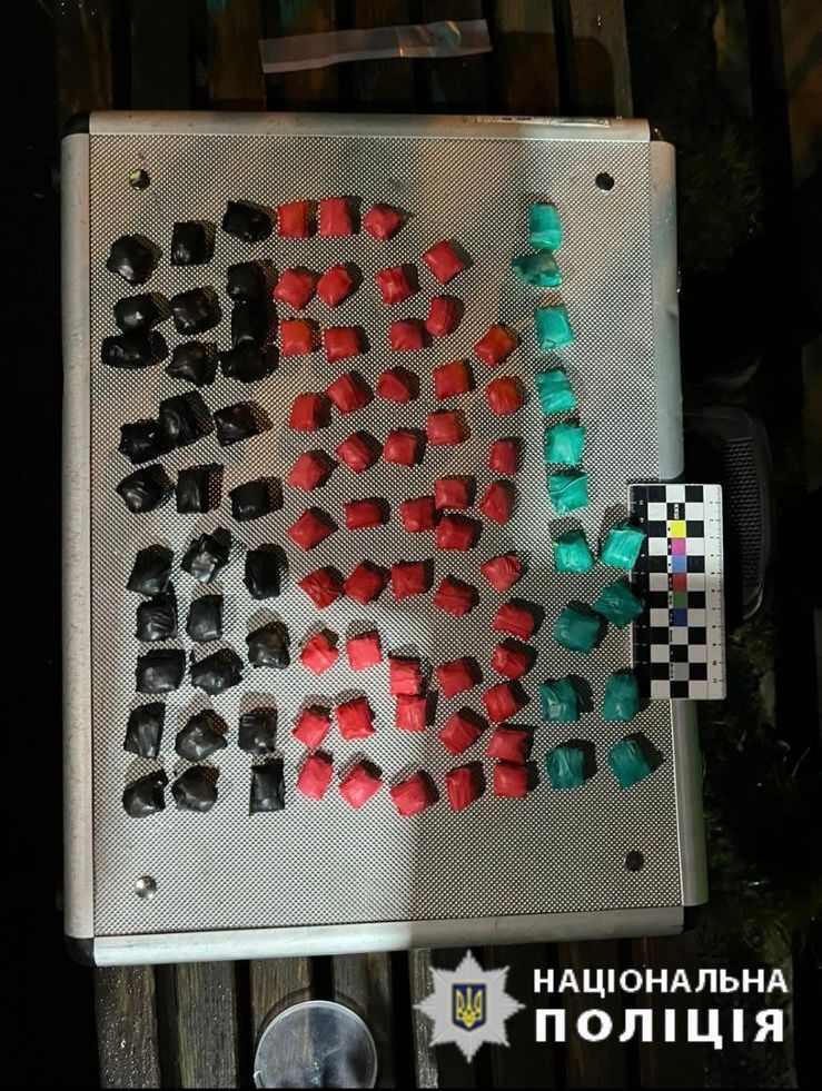 u-vinnichanina-policeyski-znayshli-95-zgortkiv-z-narkotichnimi-rechovinami.jpeg