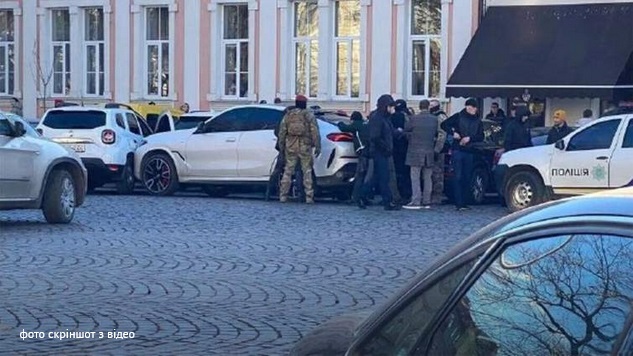 В центрі Ужгорода затримали наркоторговця зі Львова .jpg