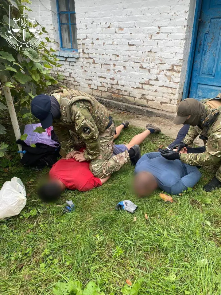 в Киевской области разоблачена схема выращивания и сбыта каннабиса.png