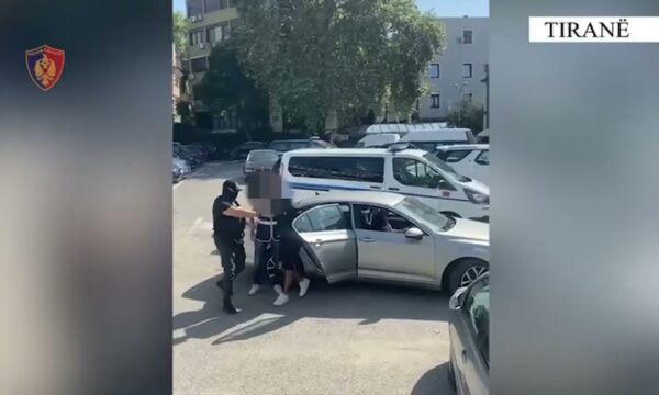 В Тиране арестовали 20-летнего мужчину, получившего на почте посылку с каннабисом.jpg
