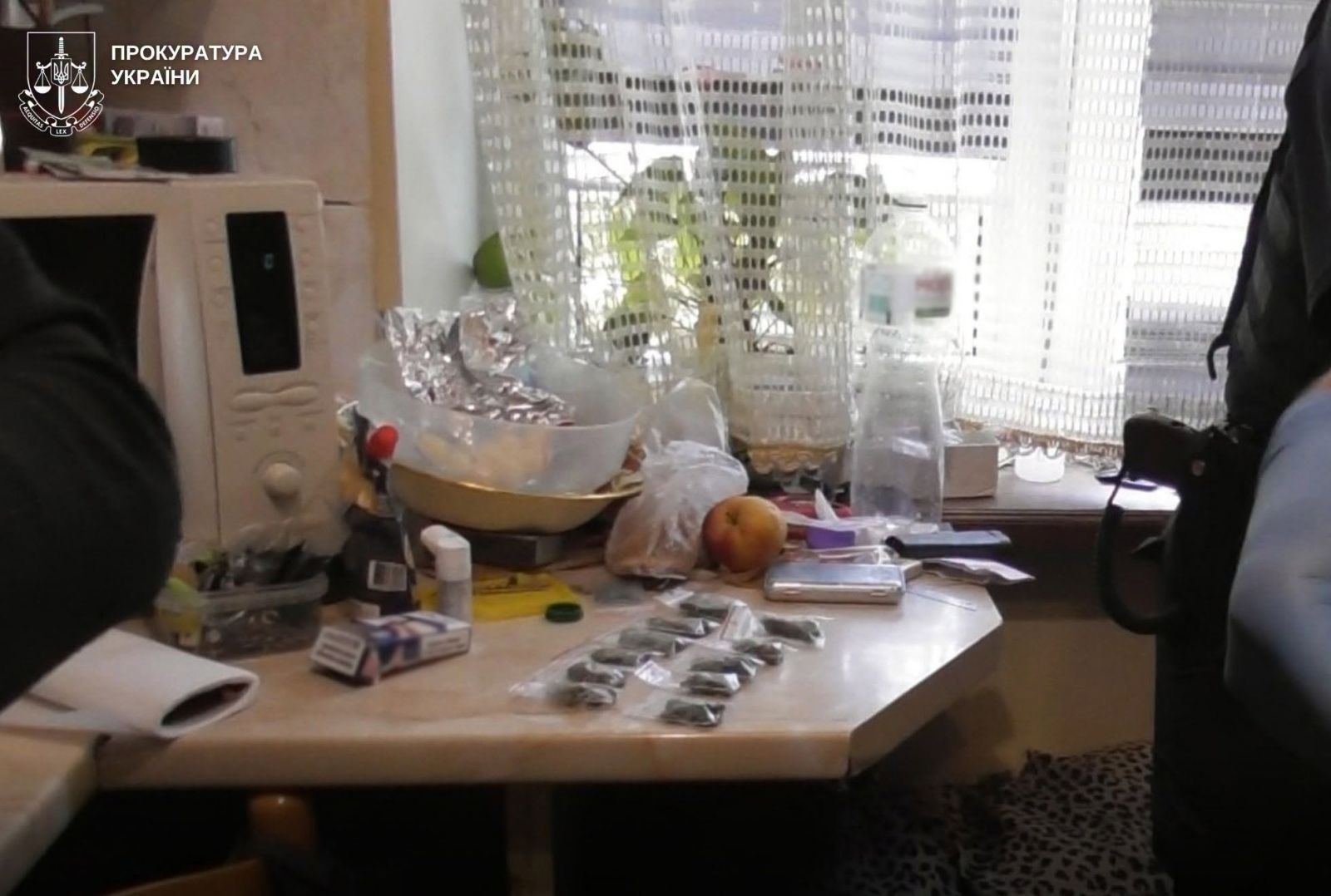 Во Львове будут судить мужчину за взятку полицейскому и наркотики.jpg