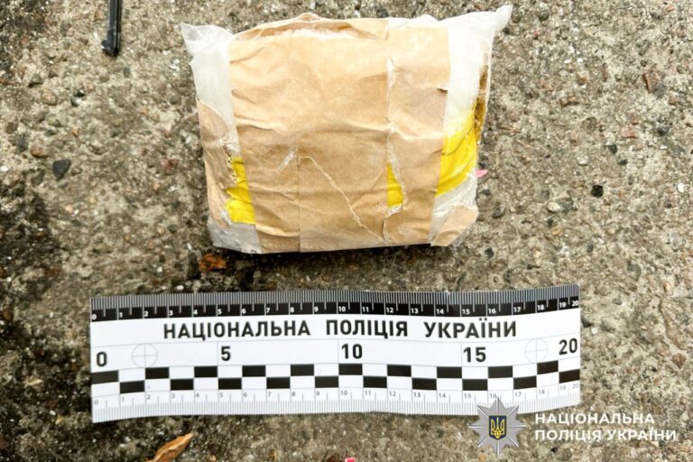 Задержали дилера с большой партией психотропов в Ровно.jpg