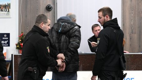 Запорожские полицейские задержали мужчину, продававшего каннабис во время личных встреч.jpg